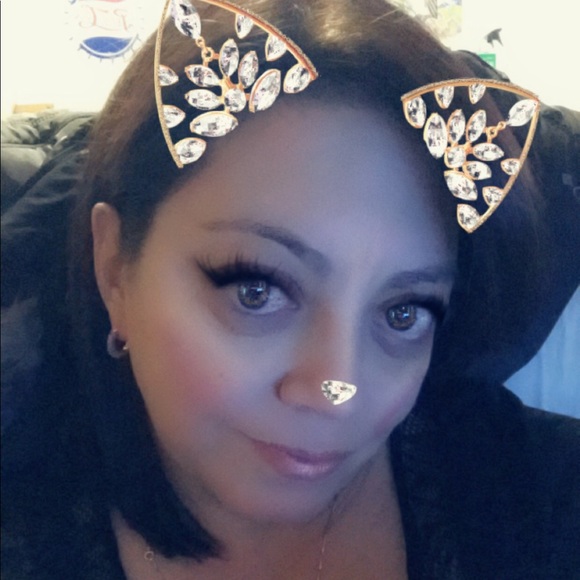 Meet your Posher, Iris - Picture 2 of 2